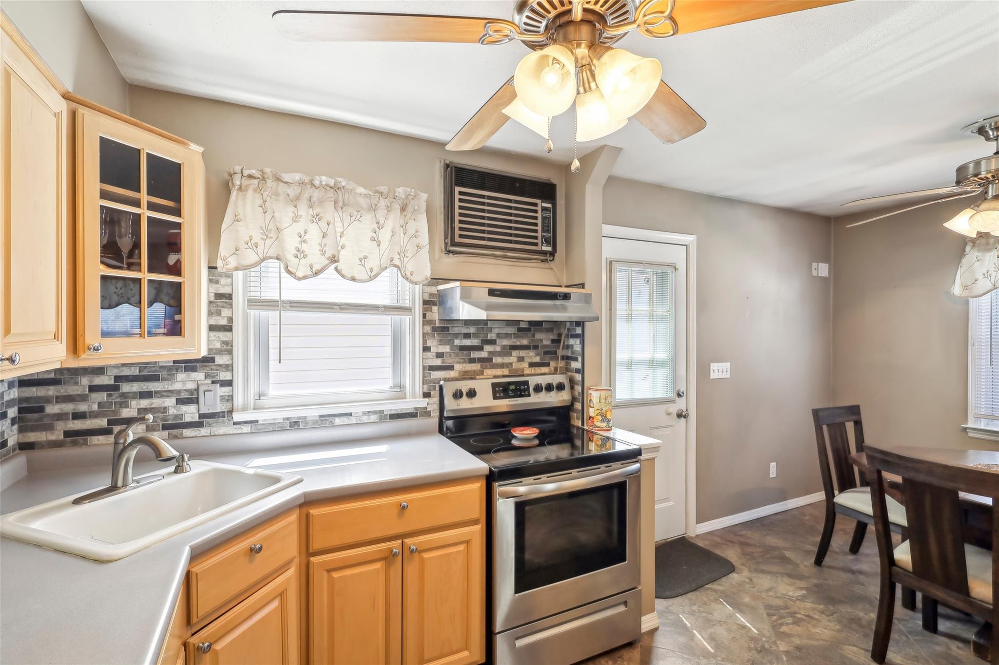 188 N 3rd Street, Bethpage, New York image 9