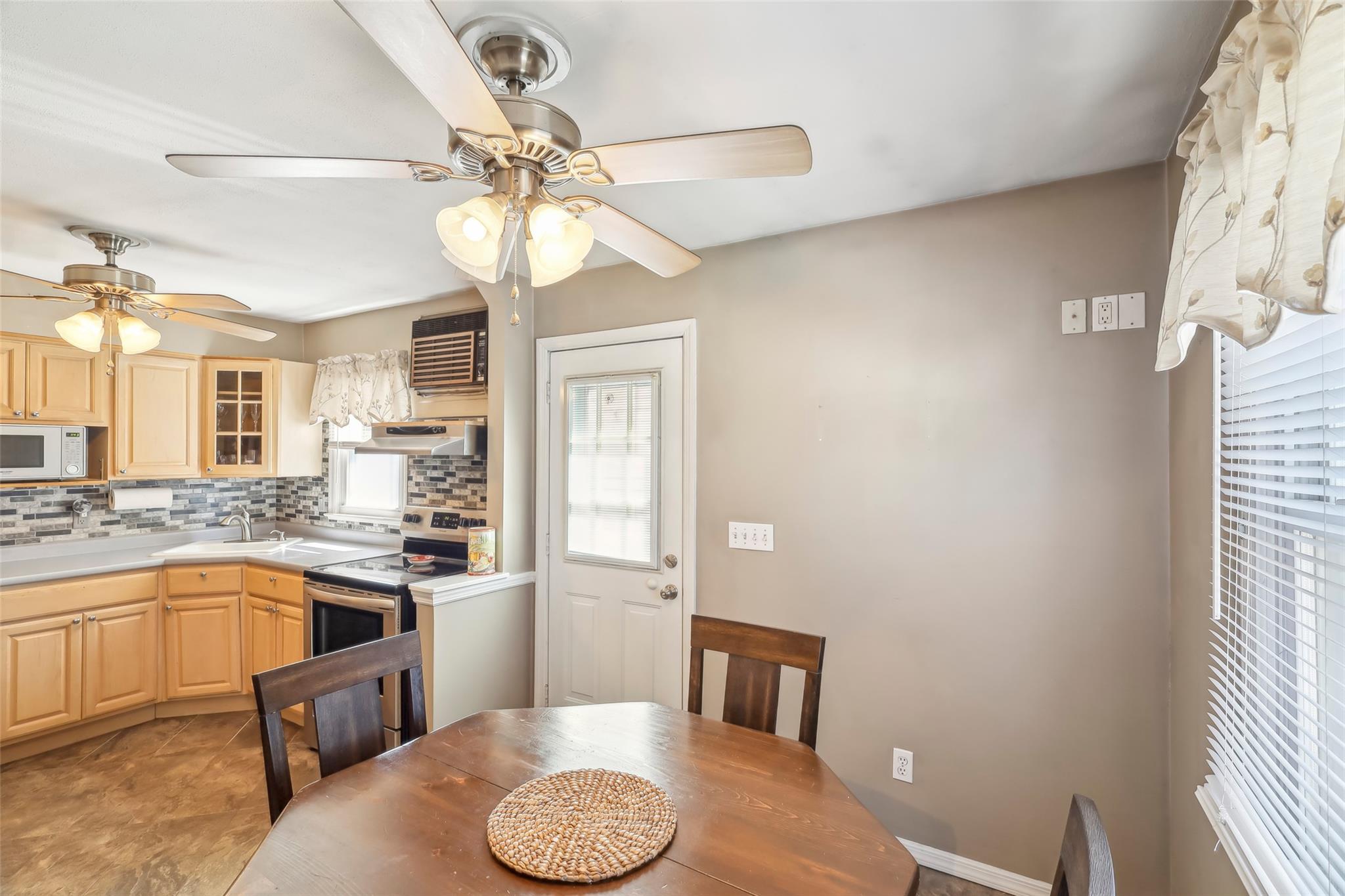 188 N 3rd Street, Bethpage, New York image 10