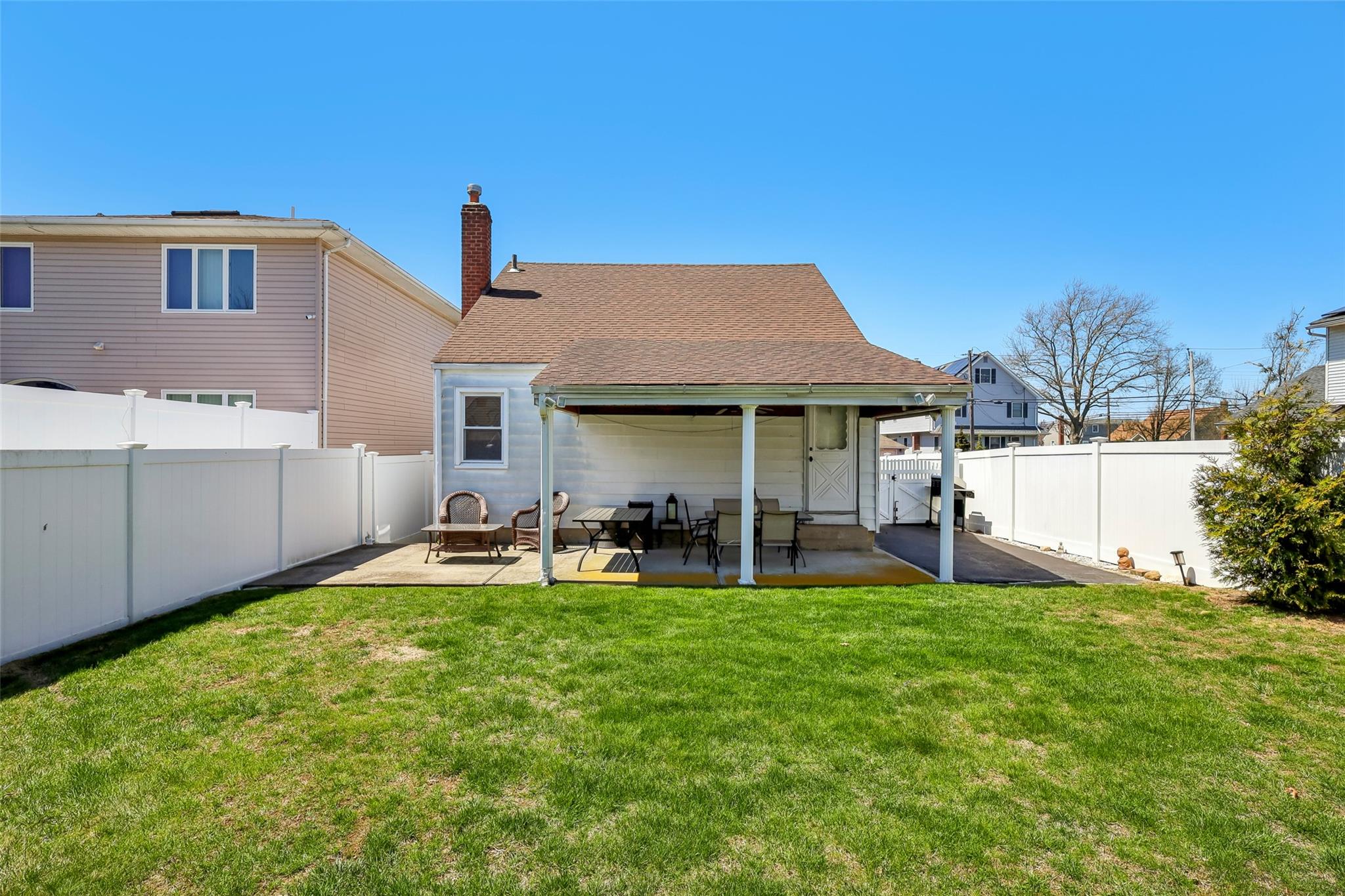 188 N 3rd Street, Bethpage, New York image 36