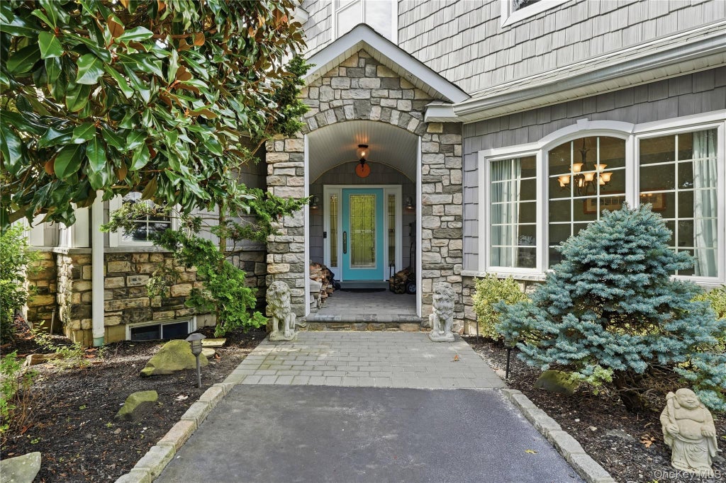 Photo of 19 Judith Place, East Islip, NY 11730 (MLS # 1058631)