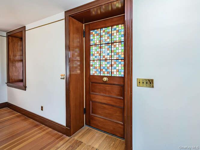 1425 Middle Neck Road