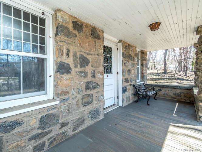 1425 Middle Neck Road