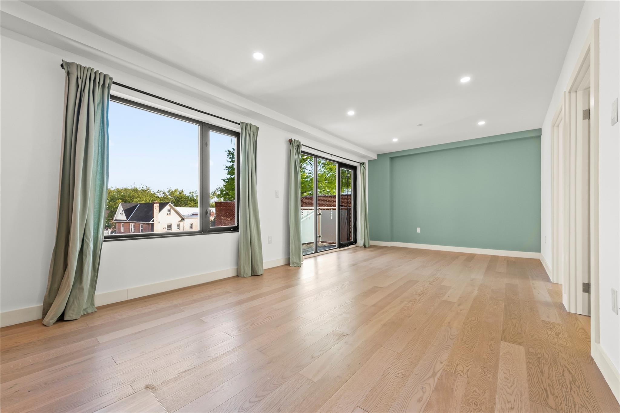 Property for Sale at Woodhaven Boulevard 3C, Rego Park, Queens, NY - Bedrooms: 2 
Bathrooms: 1 
Rooms: 4  - $675,000