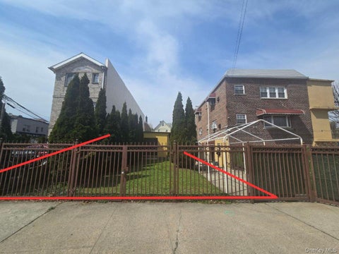 Vacant Land For Sale - 1405 Saint Lawrence Avenue<br/> Bronx, NY 10472