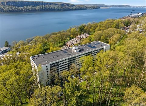 Homes For Sale - 1 David Lane #4 C<br/> Yonkers, NY 10701