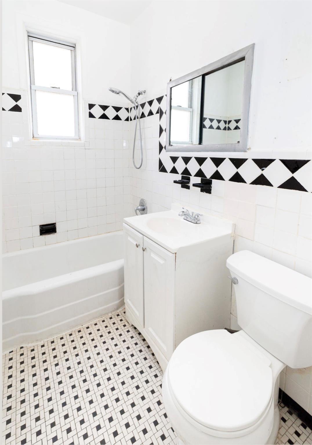 41st Street 2Fl, Sunnyside, Queens, NY - 4 Bedrooms  
1 Bathrooms  
5 Rooms - 
