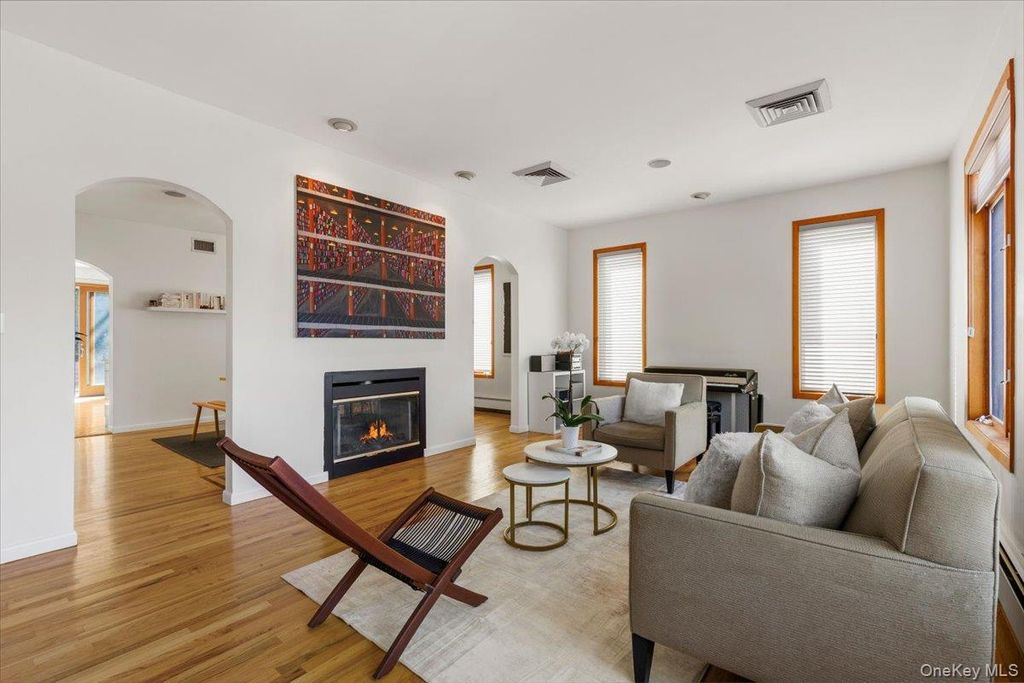 Photo of 174 Lawrence Avenue, Eastchester, NY 10709 (MLS # 962769)