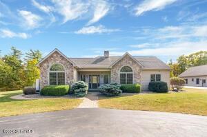 Lydon Lane, Hannacroix, New York - 3 Bedrooms  
3 Bathrooms  
15 Rooms - 