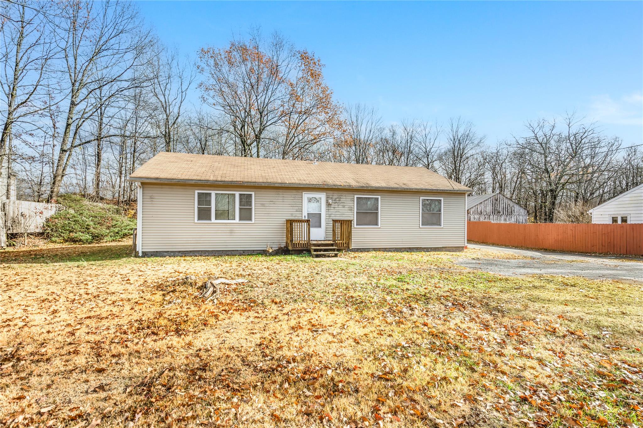 Route 9 Road, Hyde Park, New York - 3 Bedrooms  
2 Bathrooms  
6 Rooms - 