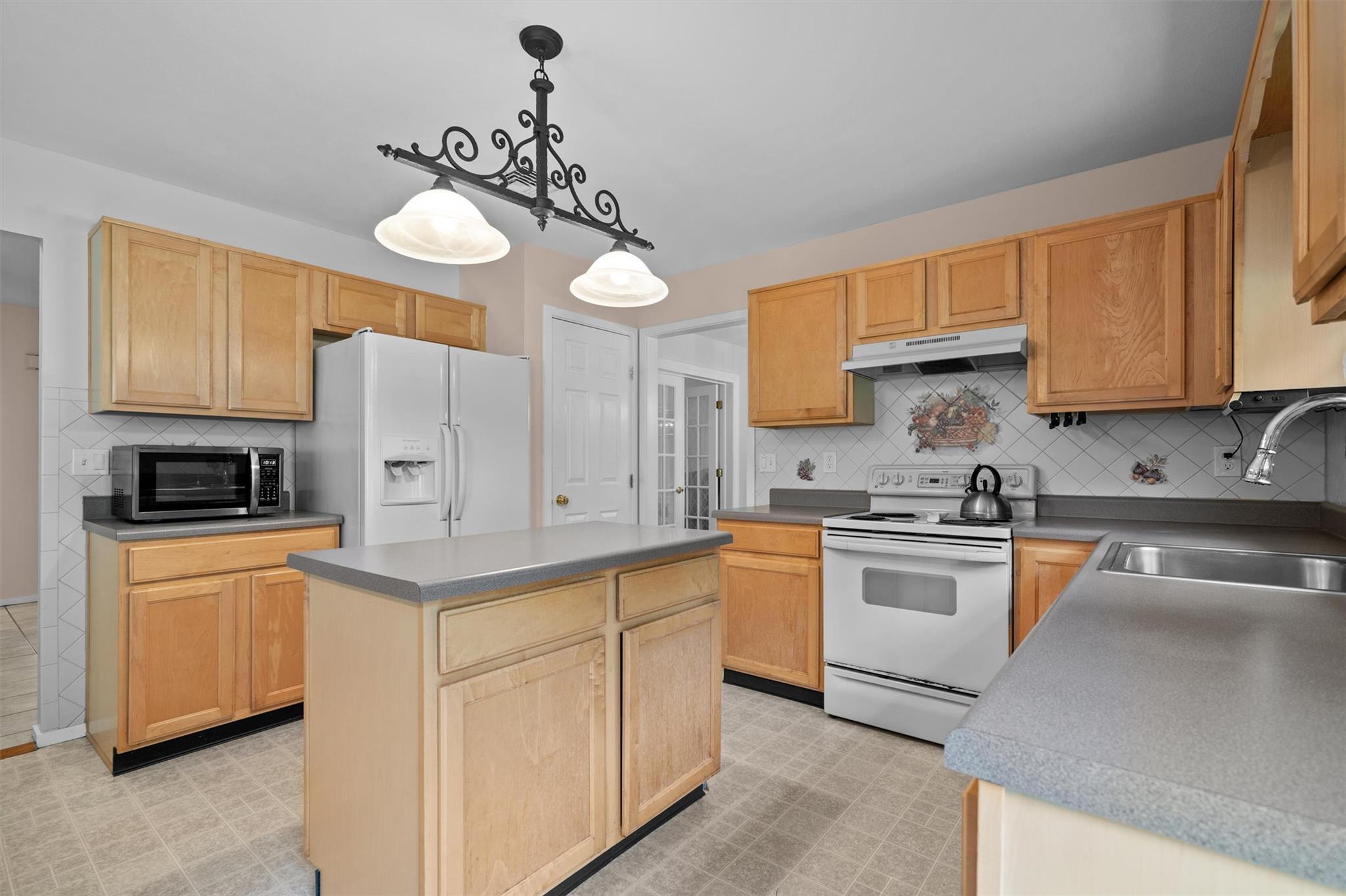 4 Ramblewood Drive, Newburgh, New York image 2
