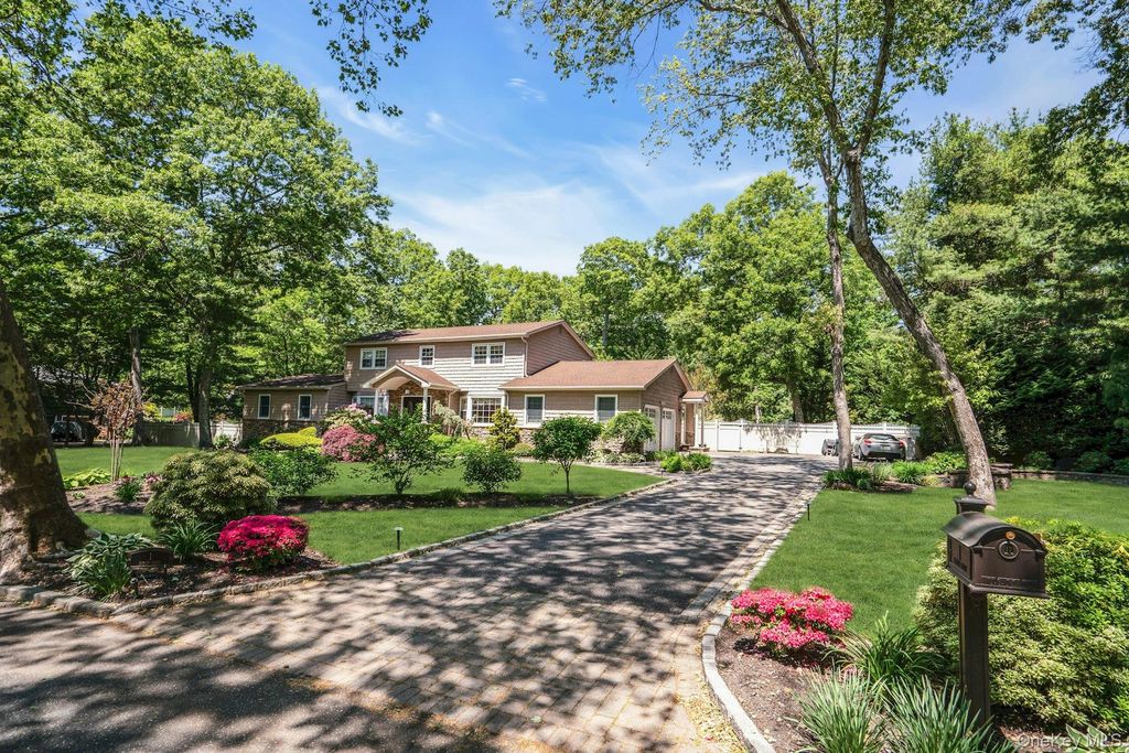 Photo of 1 Sarah Drive, Dix Hills, NY 11746 (MLS # 1004266)