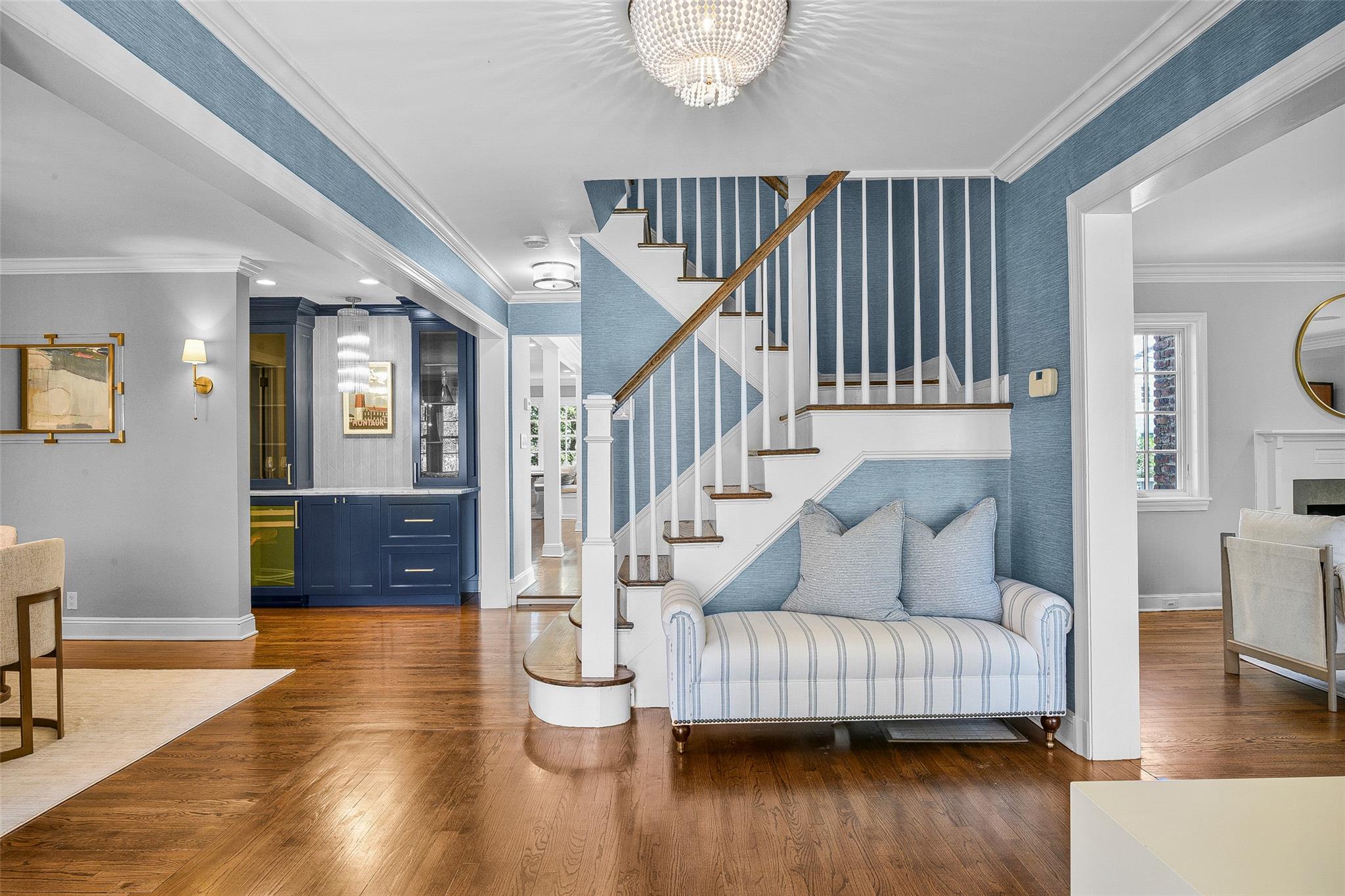 6 Highwood Avenue, Larchmont, New York image 2