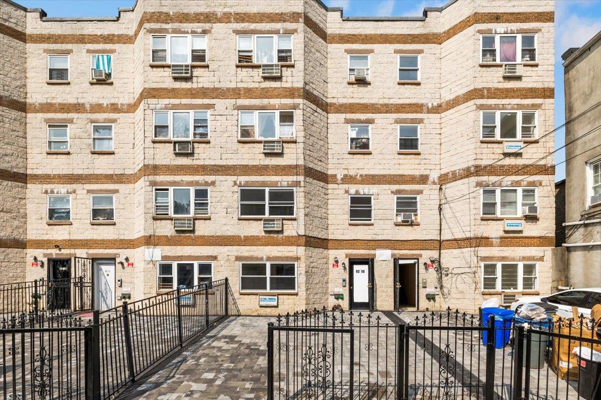 175th Street, Jamaica, Queens, NY - 10 Bedrooms  
5 Bathrooms  
14 Rooms - 