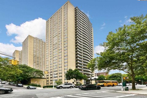 Photo of 66-36 Yellowstone Boulevard #21C, Forest Hills, NY 11375 (MLS # 918200)