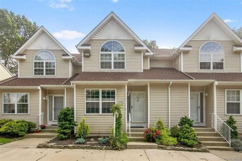 Photo of 14 Heckscher Spur Drive, East Islip, NY 11730 (MLS # 924835)