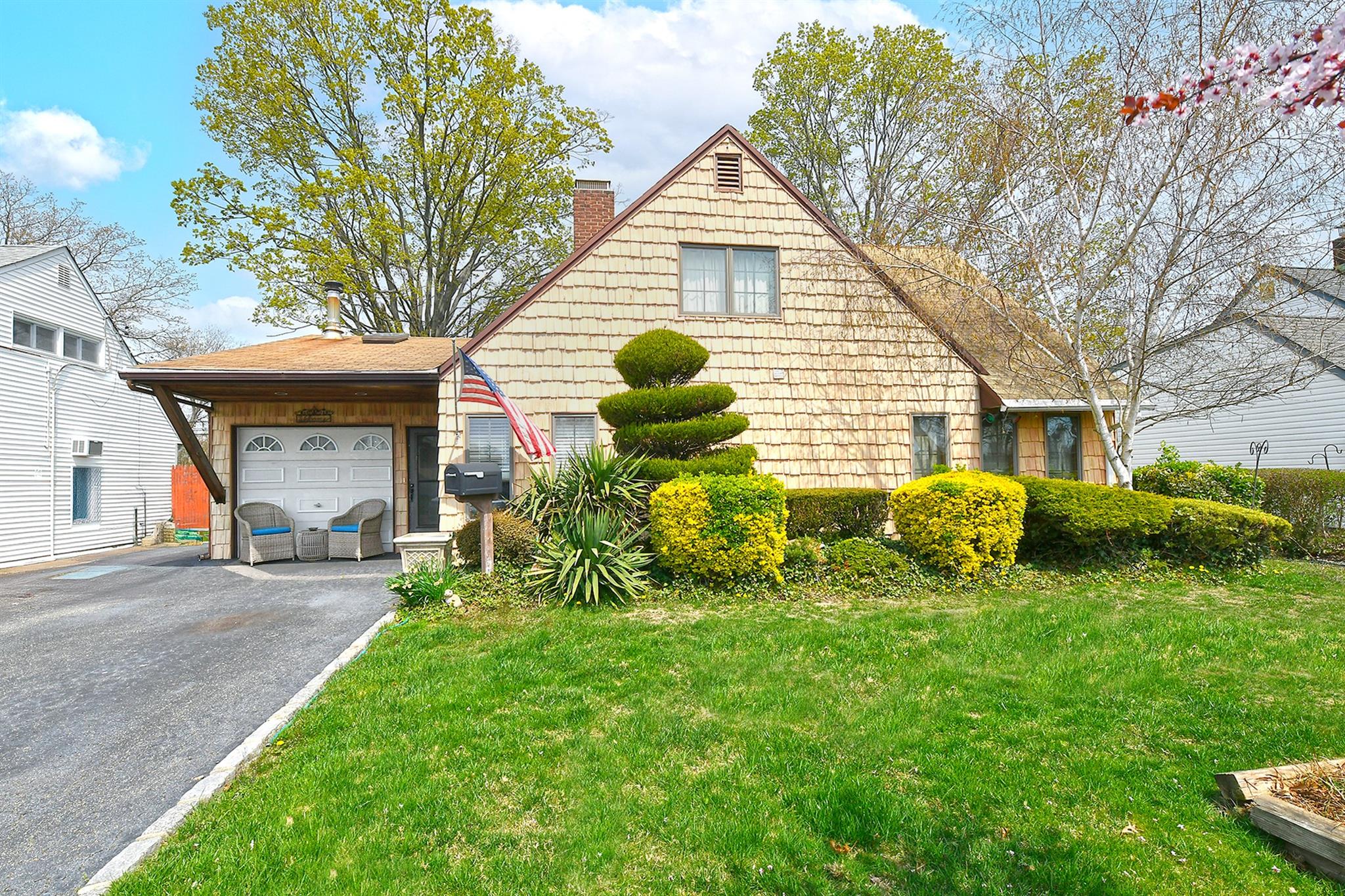 265 Orchid Road, Levittown, New York image 18