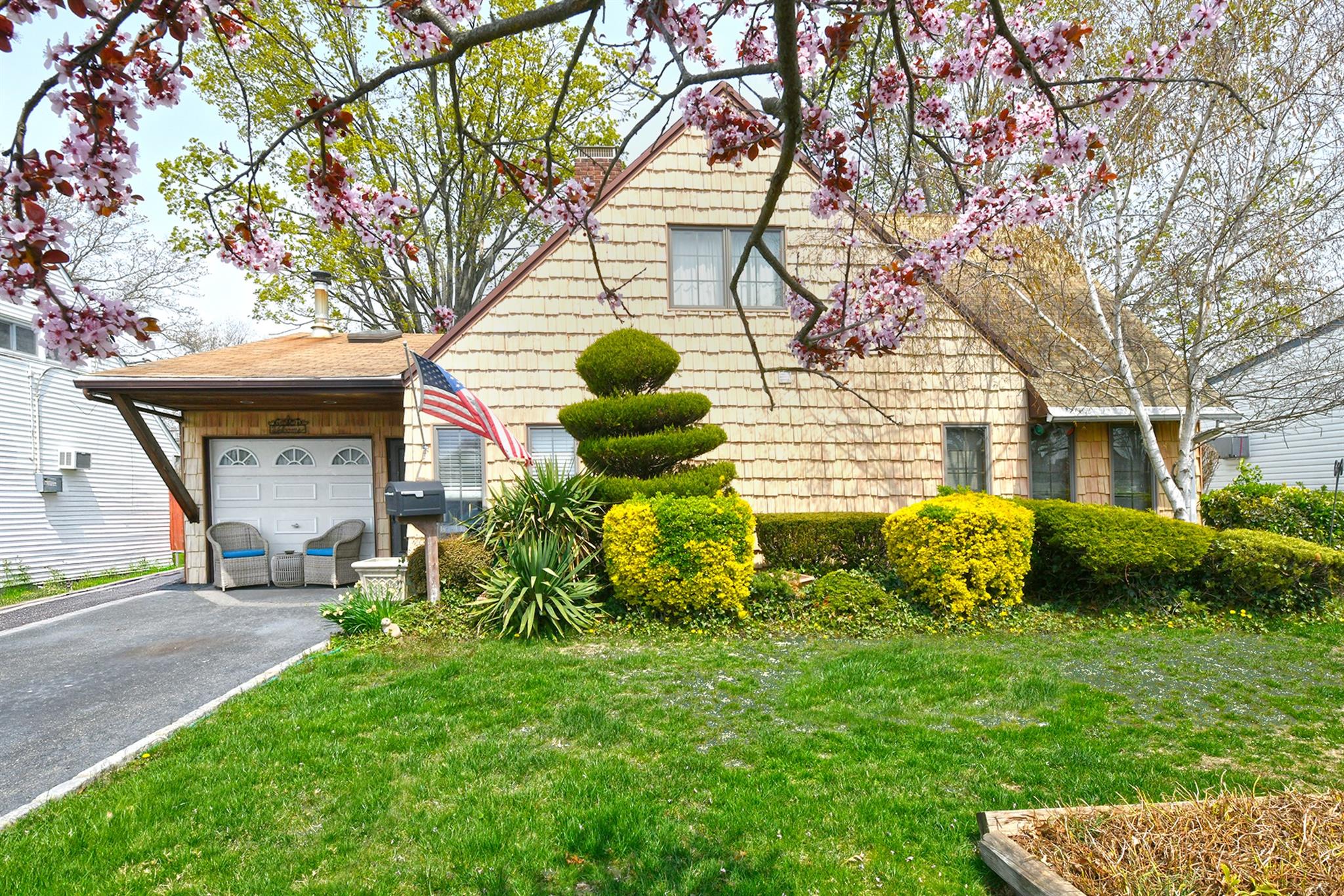 265 Orchid Road, Levittown, New York image 2