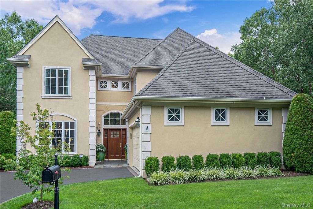 Photo of 7 Stony Gate Oval, New Rochelle, NY 10804 (MLS # H6265928)