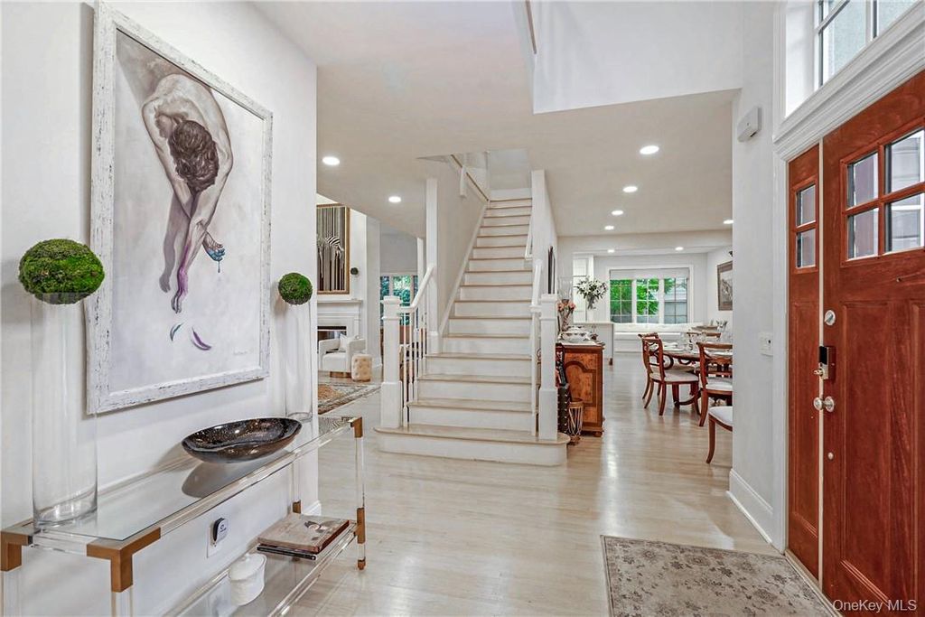 Photo of 7 Stony Gate Oval, New Rochelle, NY 10804 (MLS # H6265928)