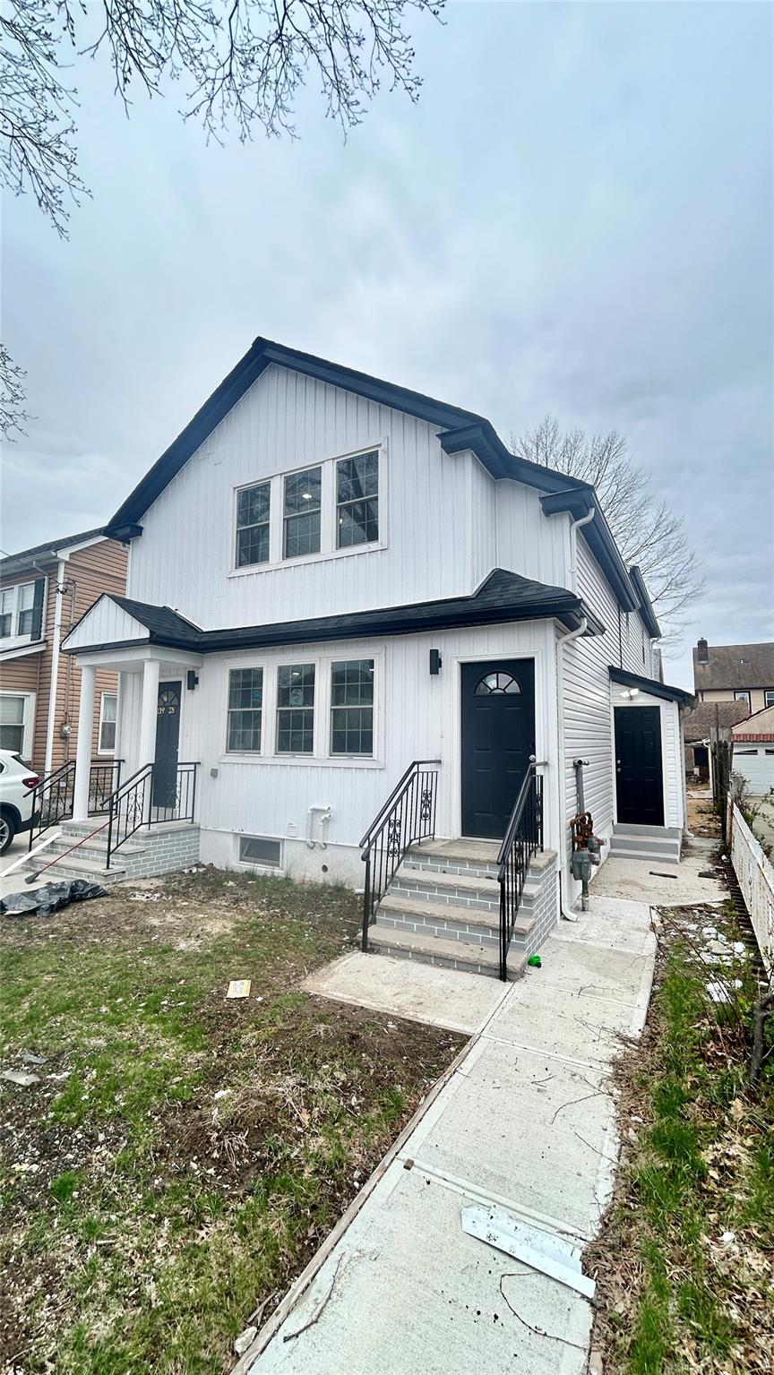 Street St, Springfield Gardens, Queens, NY - 2 Bedrooms  
1 Bathrooms  
4 Rooms - 