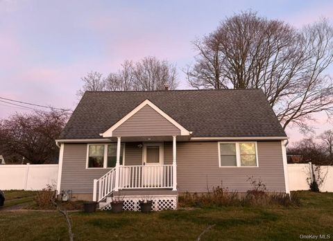 11 Dianne Avenue Centereach NY 11720