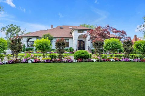 185 Dolphin Drive Hewlett Neck NY 11598