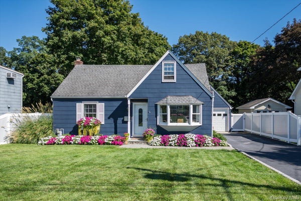 22 CRESTFIELD PL, NORTHPORT, NY 11768 - Image 351ed0bfcf6f3da82cc895bb75fe7a61/1256883967