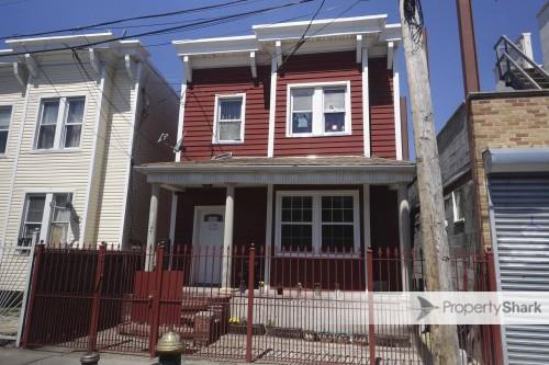 Corona Ave, Corona, Queens, NY - 3 Bedrooms  
1 Bathrooms - 