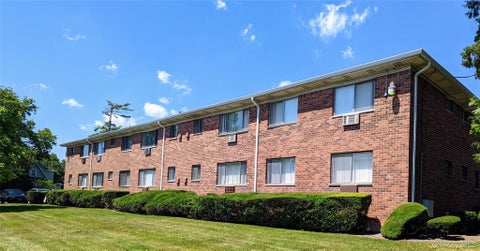Apartment For Rent - 91 South Clinton Avenue #7B<br/> Bay Shore, NY 11706
