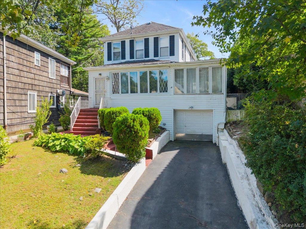 Photo of 195-12 McLaughlin Avenue, Holliswood, NY 11423 (MLS # 1053835)