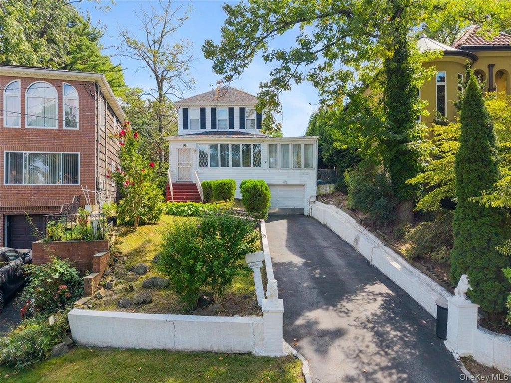 Photo of 195-12 McLaughlin Avenue, Holliswood, NY 11423 (MLS # 1053835)