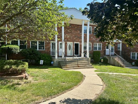 Photo of 276 TEMPLE HILL Road #2604, New Windsor, NY 12553 (MLS # 900721)