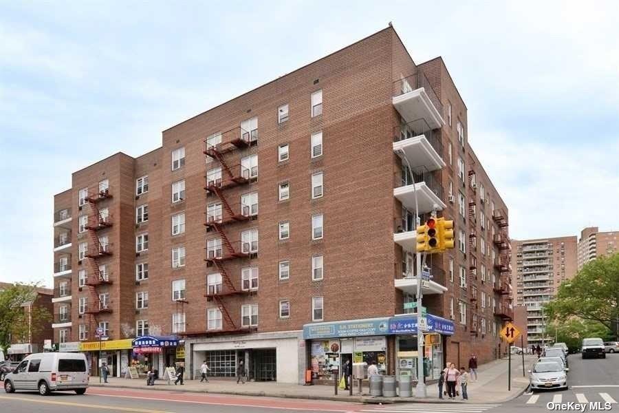 Main Street 4, Flushing, Queens, NY - 1 Bedrooms  
1 Bathrooms - 