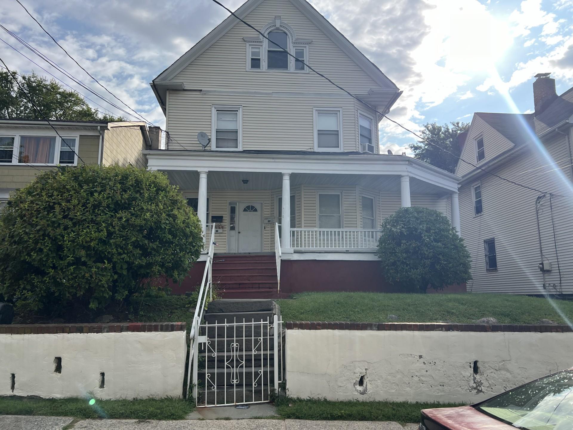 S 4th Avenue, Mount Vernon, New York - 6 Bedrooms  
3 Bathrooms - 