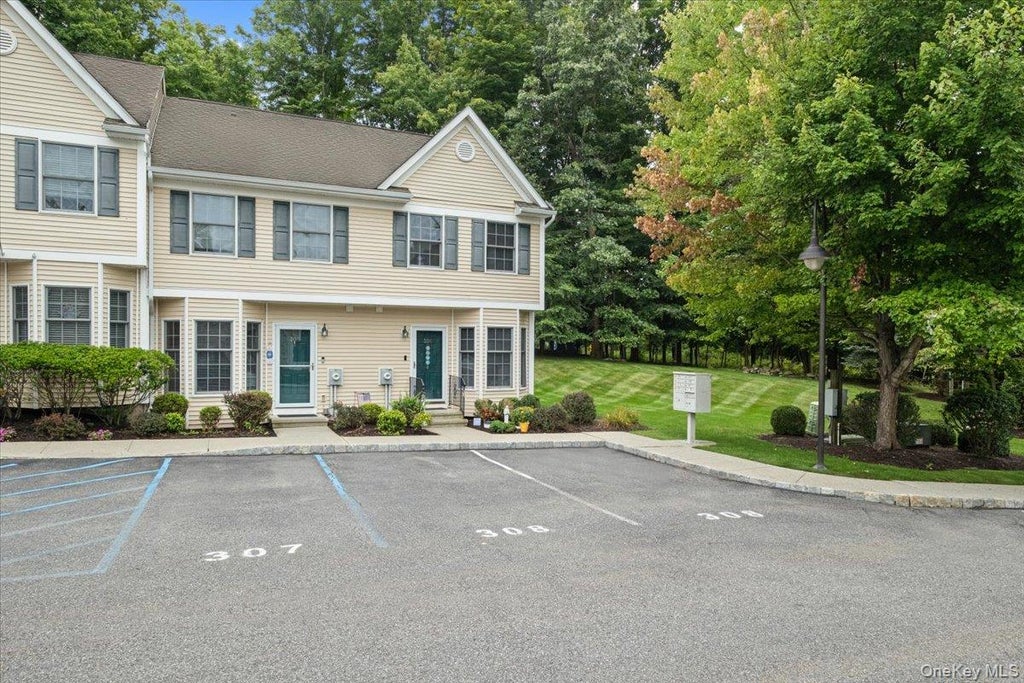 Photo of 307 Alexandra Court, Carmel, NY 10512 (MLS # 1044188)