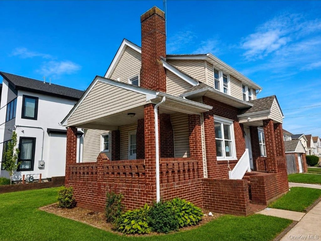 Photo of 509 cedarhurst Avenue, Cedarhurst, NY 11516 (MLS # 1064985)
