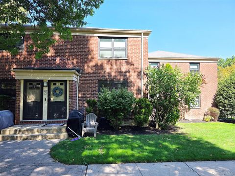 Photo of 219-12 75th Avenue #Lower, Bayside, NY 11364 (MLS # 915339)