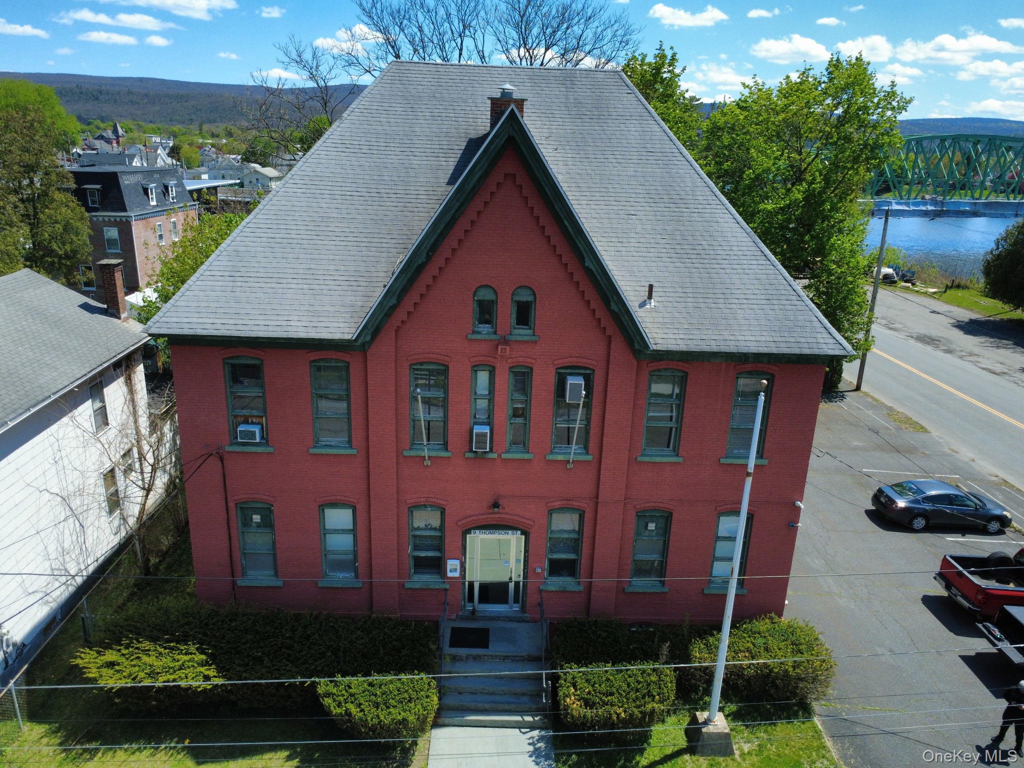 9 Thompson Street