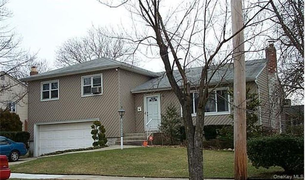 Photo of 12 Cranberry Lane, Plainview, NY 11803 (MLS # 957280)