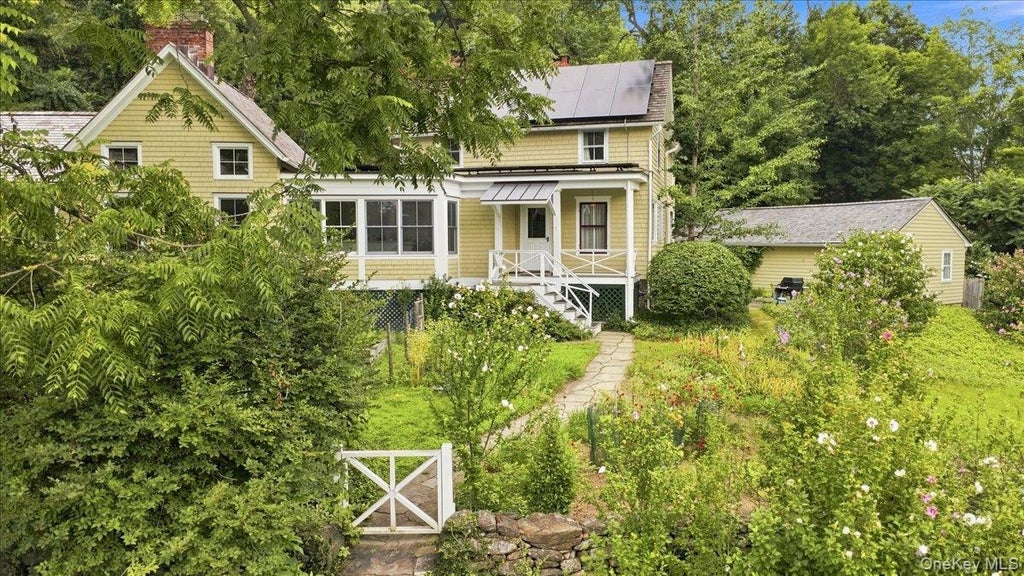 Photo of 100 Whitlockville Road, Katonah, NY 10536 (MLS # 1037099)