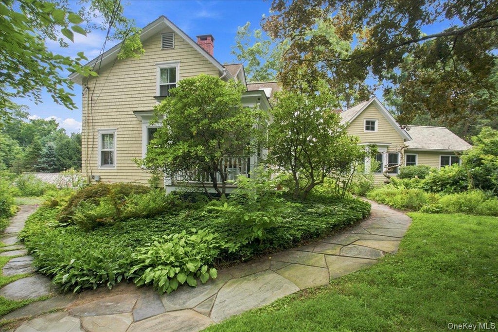 Photo of 100 Whitlockville Road, Katonah, NY 10536 (MLS # 1037099)