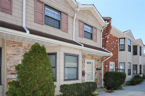 Condo For Sale - 2410 Farmers Avenue #16<br/> Bellmore, NY 11710