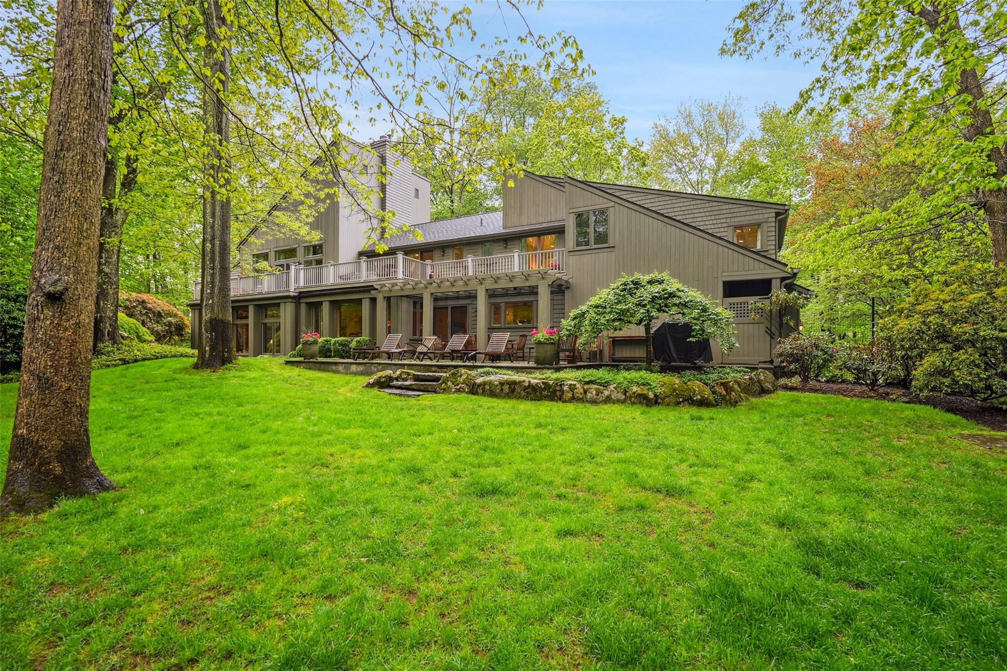 17 Eastwoods Road, Pound Ridge, New York image 1