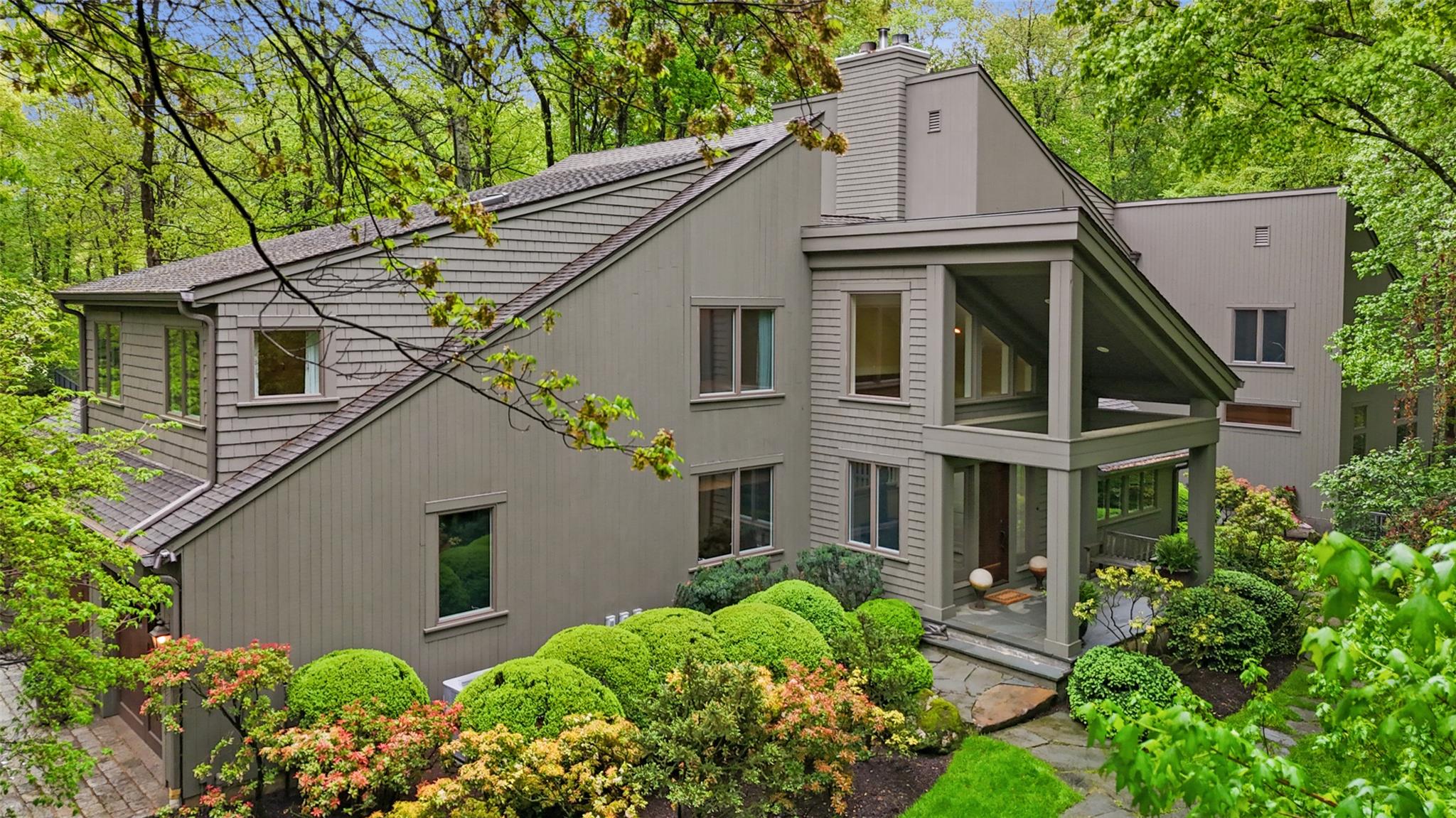 17 Eastwoods Road, Pound Ridge, New York image 2