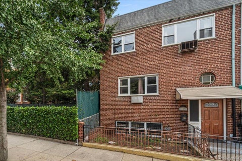 Multifamily For Sale - 31-81 45th Street<br/> Astoria, NY 11103