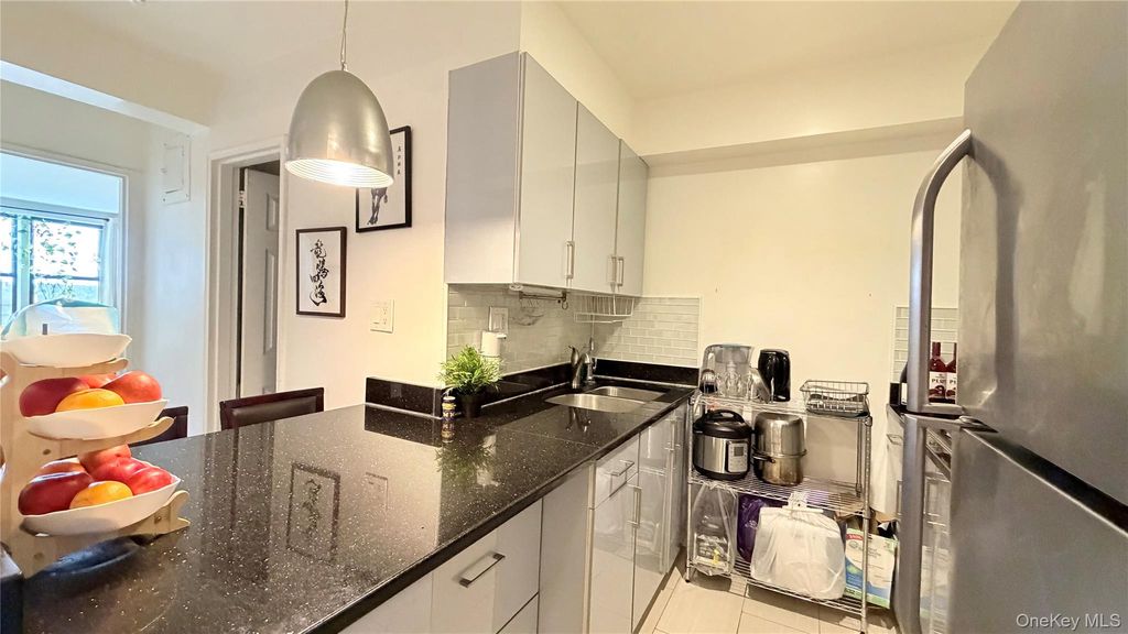 Photo of 13870 Elder Avenue #4S, Flushing, NY 11355 (MLS # 960550)