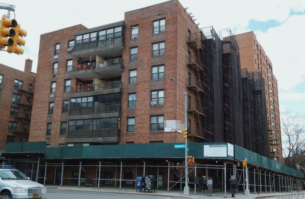 Photo of 13870 Elder Avenue #4S, Flushing, NY 11355 (MLS # 960550)