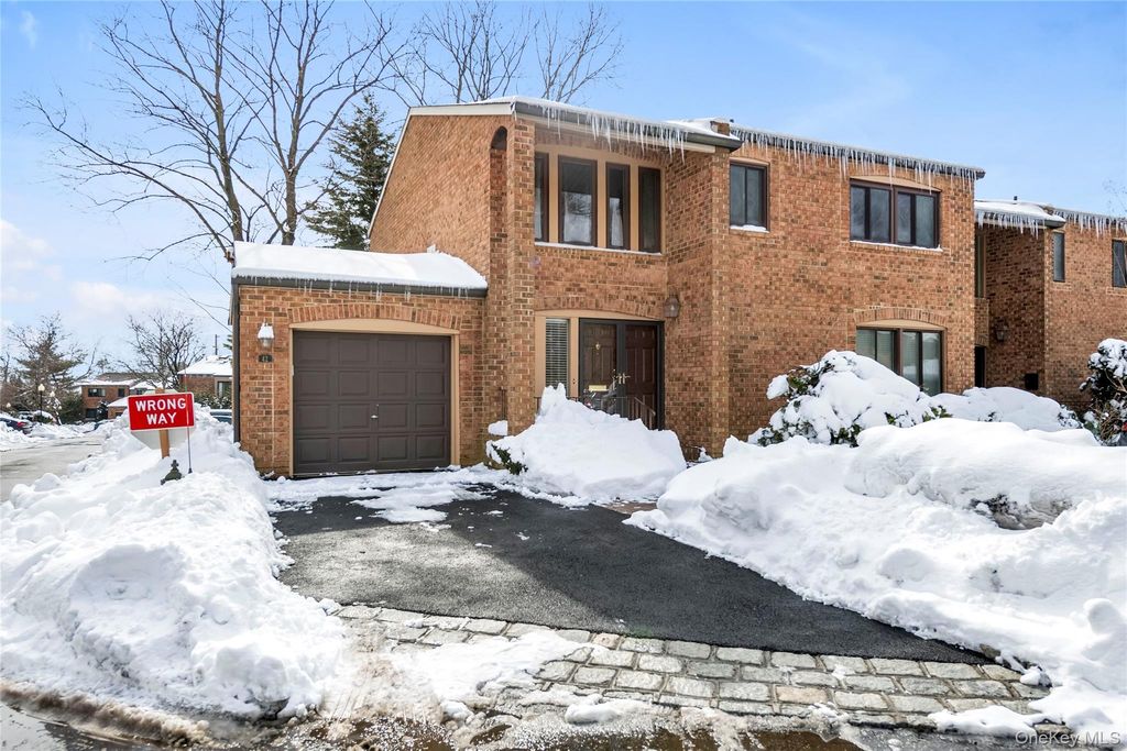 Photo of 42 Windsor Gate Drive, New Hyde Park, NY 11040 (MLS # 964695)