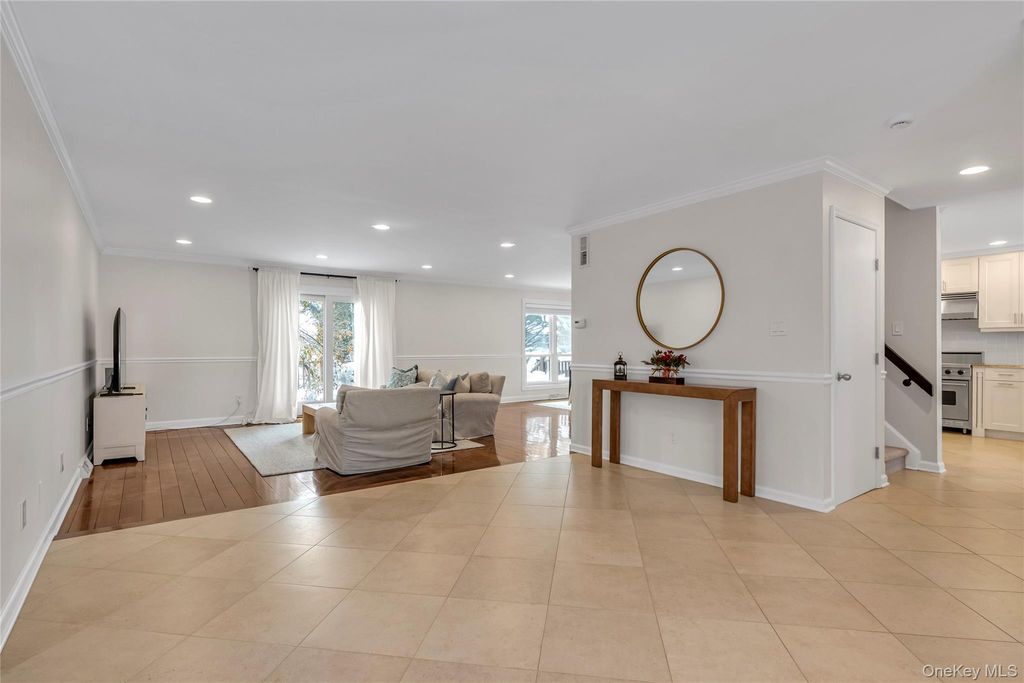 Photo of 42 Windsor Gate Drive, New Hyde Park, NY 11040 (MLS # 964695)