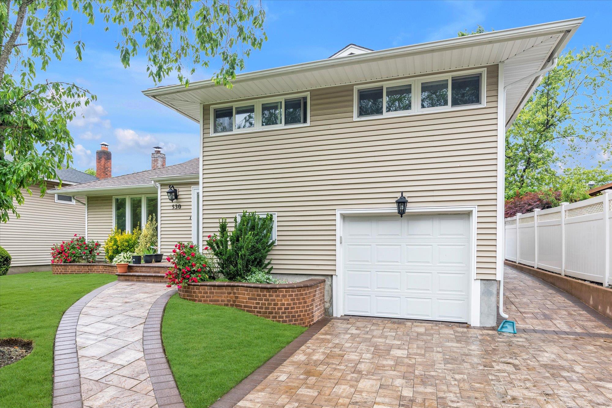 530 Lakeville Lane